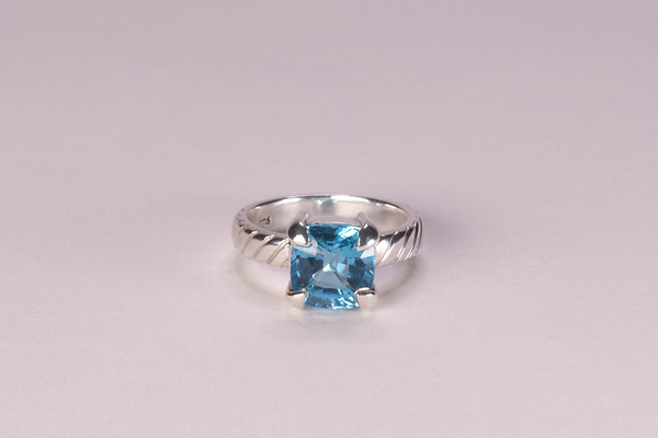Blue aquamarine gemstone ring from KHEROON